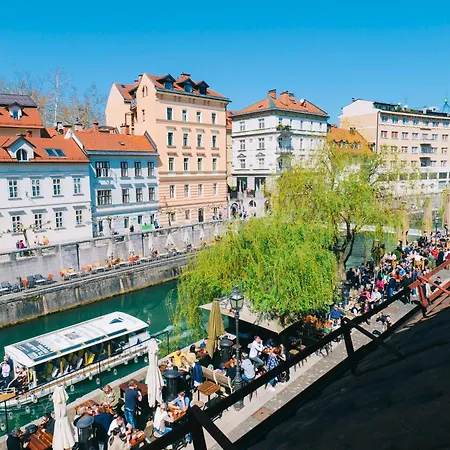 公寓 Riverside Mescanka 卢布尔雅那