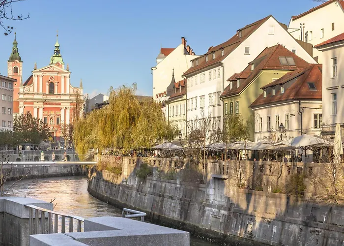 Riverside Mescanka 公寓