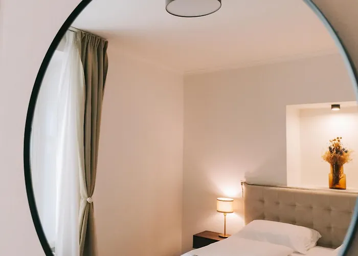 Riverside Mescanka 公寓 *