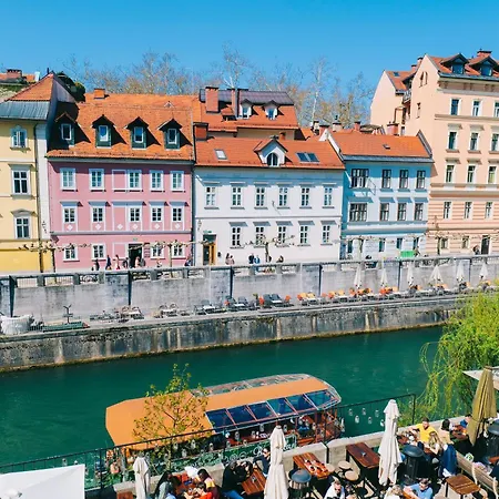 Riverside Mescanka Apartment *