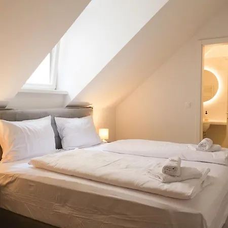 Riverside Mescanka Apartment